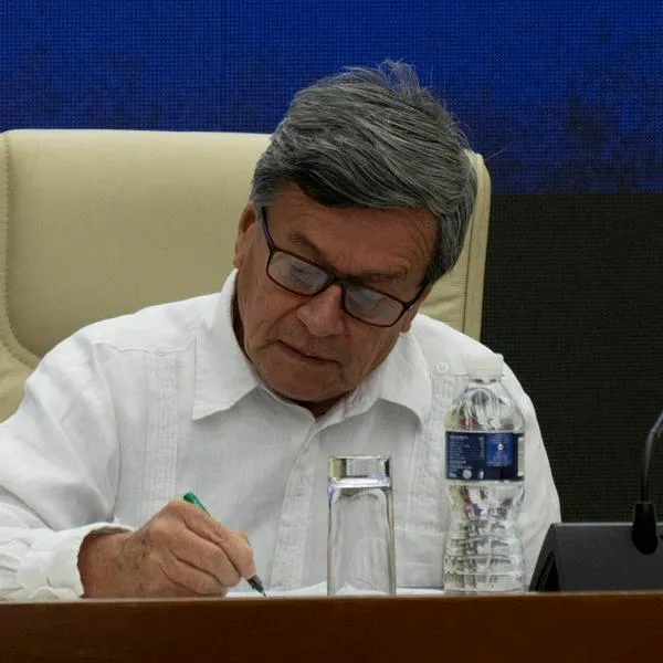 Jefes del Eln ya no están en Cuba para negociaciones, testo luego de que les activaron las órdenes de captura