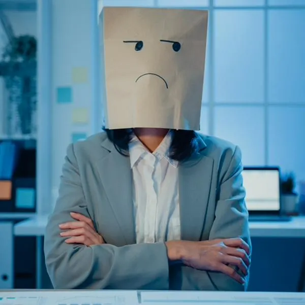 Imagen de referencia de insatisfacción laboral.