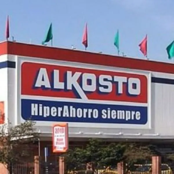Alkosto, la famosa cadena de supermercados, sigue con su fiesta de descuentos y anunció nuevos productos con - 65 %, - 58 %, - 49 % y más.