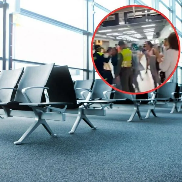Pasajeros de aerolínea pelearon con policías en aeropuerto de Barranquilla por cancelación de vuelo