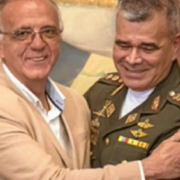 Foto de Iván Velásquez con Vladimir Padrino: polémica por recompensa de EE. UU.