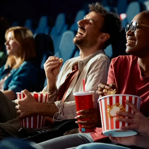 ¿Qué dicen las autoridades sobre prohibir alimentos en salas de cine?