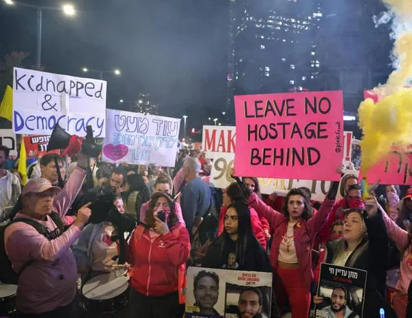 En la ‘plaza de los rehenes’ de Tel Aviv, a la alegría le sigue la preocupación