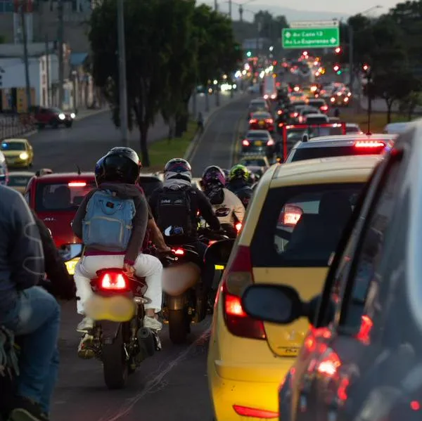 Dueños de carros y motos en Colombia tendrían dura sanción por error común que cometen los que les hacen cambios para que hagan más ruidos. 