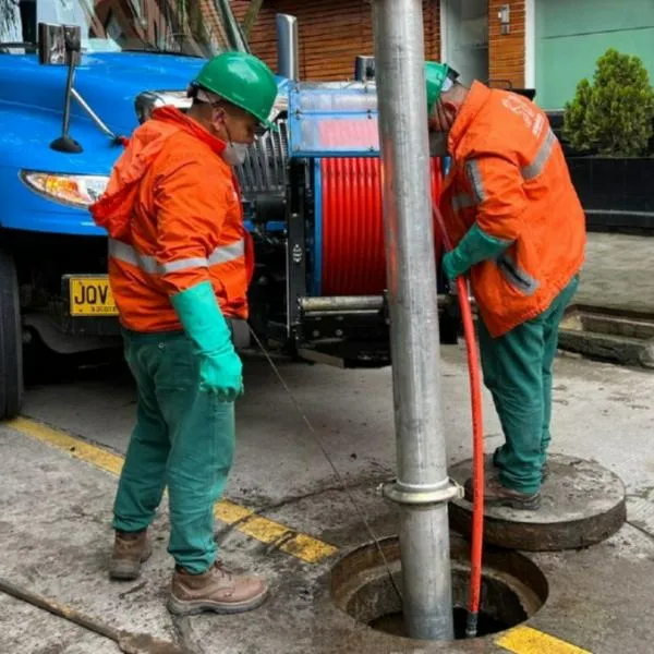 Problema que hay en Kennedy, Ciudad Bolívar y más barrio de Bogotá por desperdicio de agua: afecta mucho a la ciudad y al alcalde. 