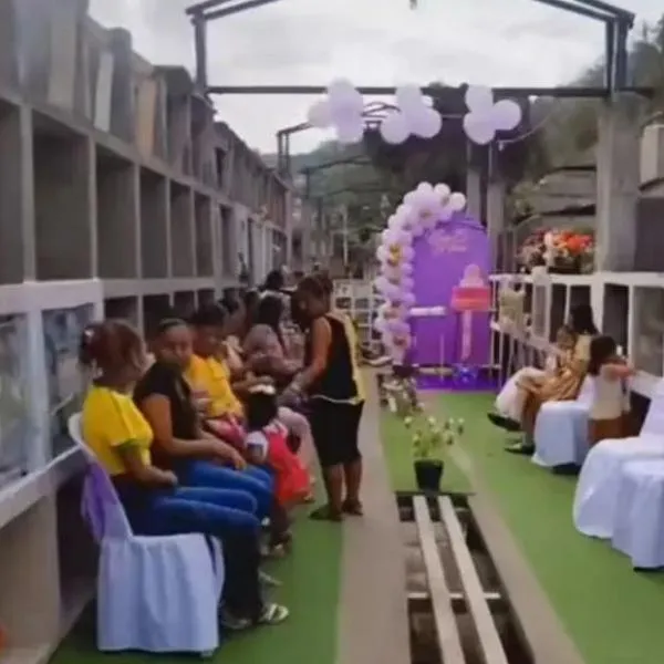 Familia organizó una emotiva fiesta de 15 años en el cementerio para su hija