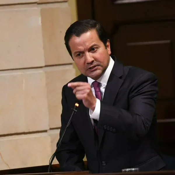 David Luna renunció a Congreso y Cambio Radical, entra a la carrera presidencial