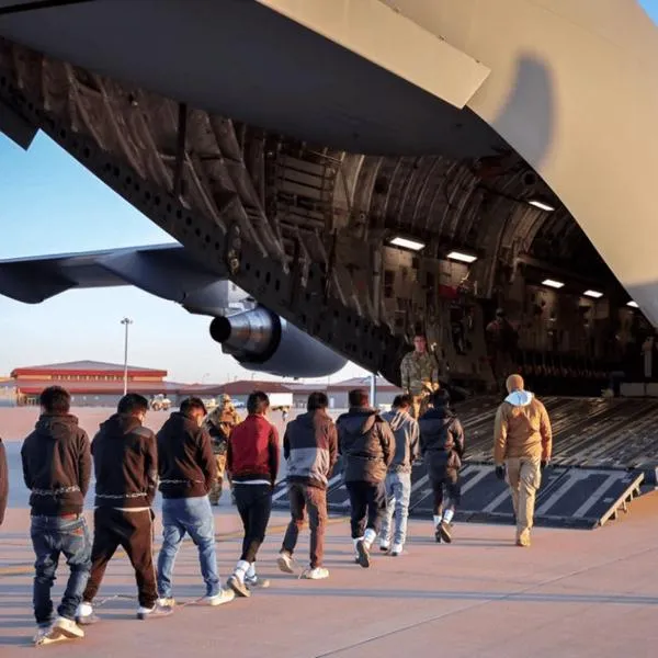 Primer vuelo con deportados del Gobierno Trump aterriza en Colombia: ¿qué implica el acuerdo?