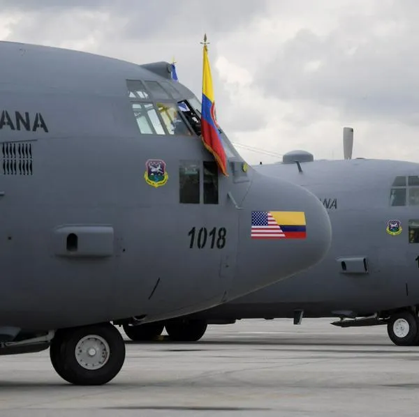Salió el avión que traerá a los colombianos deportados de Estados Unidos.
