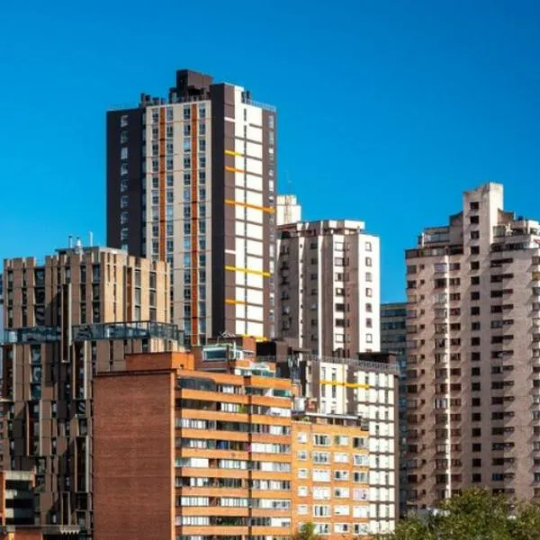 Subsidios de vivienda en Colombia cambian en 2025 y Mi Casa Ya beneficiaría a personas que quieren comprar apartamentos usados.