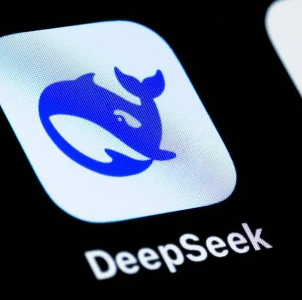Deepseek: cómo funciona la IA china gratis y cuál es su principal diferencia con ChatGPT y Gemini de Google, que tiemblan por su avanzado lenguaje.