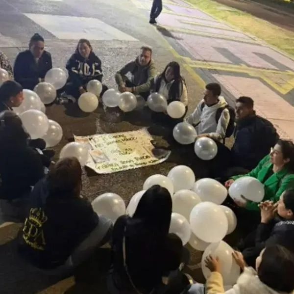 Novia y empleados de 'Epa Colombia' protestaron frente a Fiscalía: video