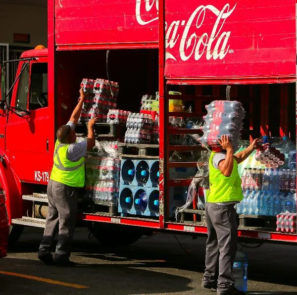 Coca-Cola anuncia que varios de sus productos en Europa saldrán del mercado y todo porque encontraron clorato, un ingrediente tóxico, en sus ejemplares. 