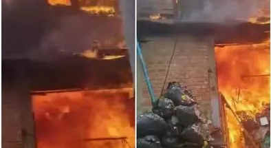 Grave emergencia cerca de Bogotá: voraz incendio destruyó cuatro casas y un vehículo. Bomberos de Soacha combaten el fuego en estos momentos.