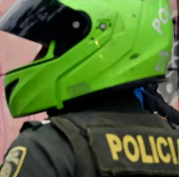 Policías capturados por extorsionar a hombre con carro robado