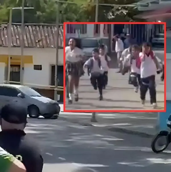 Niños huyen de explosiones en Riofrío, Valle del Cauca