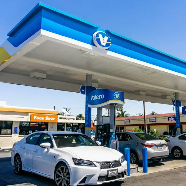 Gasolinera de Estados Unidos, en nota sobre "mala costumbre" de la gente, según migrante