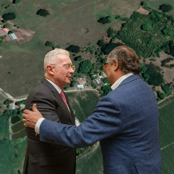 Álvaro Uribe y Gustavo Petro negocian compra de tierra en El Ubérrimo