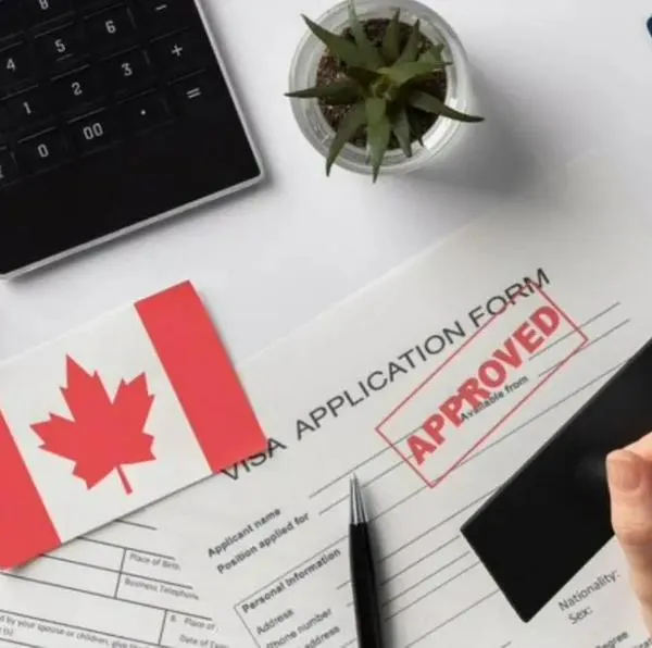 ¿Cuánto cuesta sacar la visa canadiense para colombianos en 2025?