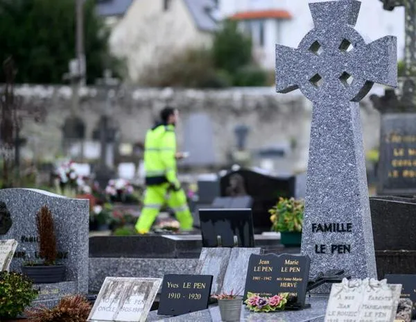 Estropean la reciente tumba de Jean-Marie Le Pen, figura histórica de la extrema derecha francesa