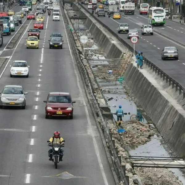 El problema que se armó en Fontibón y Engativá (Bogotá), donde habitantes no aguantan más por la contaminación en el canal. 