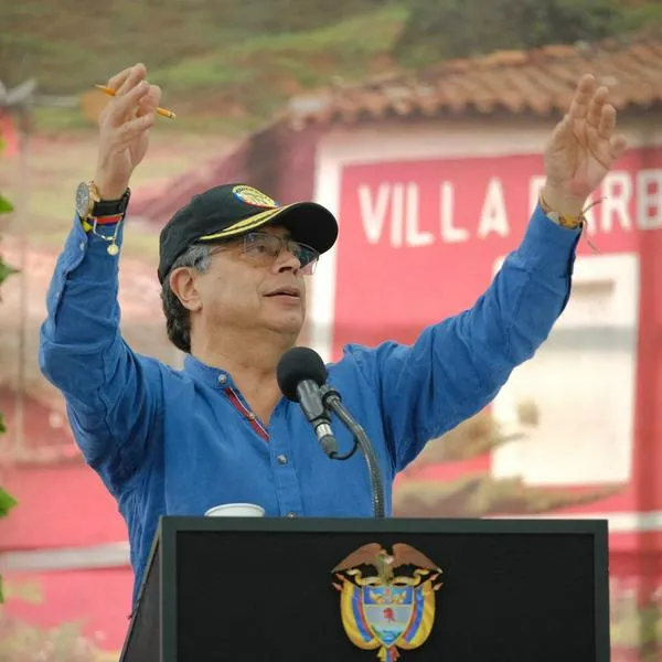 Petro toma decisión radical con colombianos deportados. 