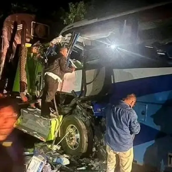 Accidente de bus con tractocamión en Santa Marta