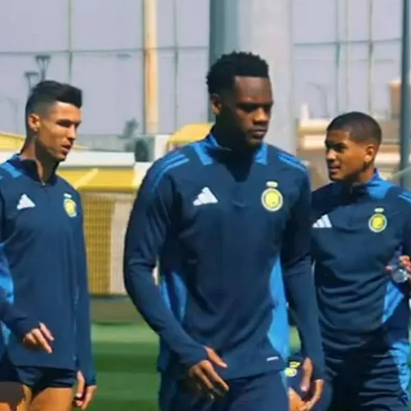 Cristiano Ronaldo le dio golpe a Jhon Jáder Durán durante bienvenida en Al Nassr