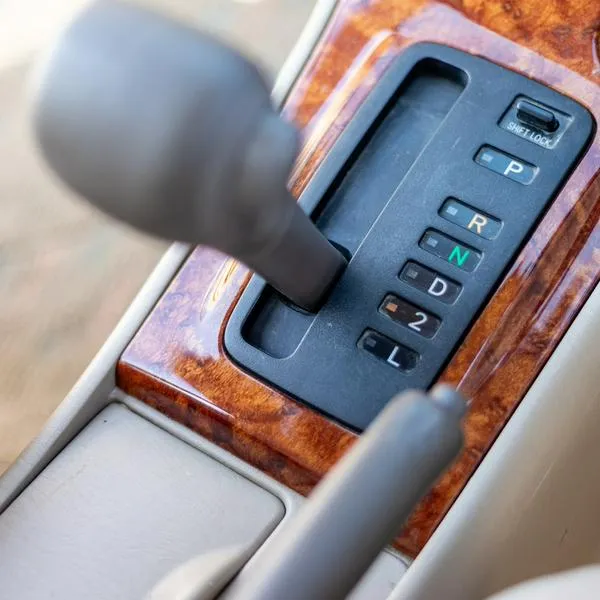 ¿Qué significa el número 2 en un carro automático? 