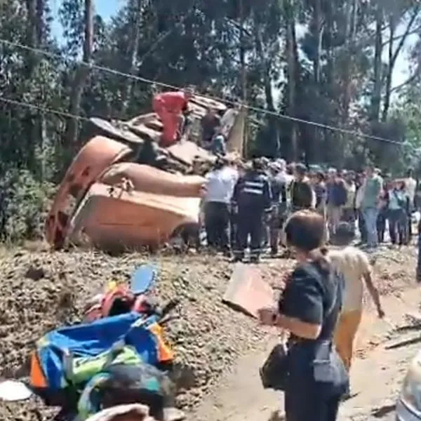 Tractocamión se volcó en Ubaté