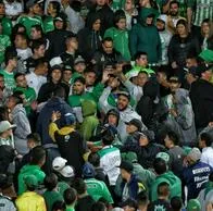 Vergüenza en el estadio El Campín: hinchas de Nacional se agarraron a golpes en las tribunas en el marco del partido La Equidad-Nacional.