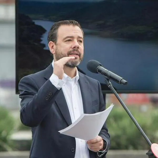 “Vamos en camino a superar la emergencia del agua”: Galán responde a críticas