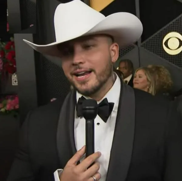 Jessi Uribe y Paola Jara deslumbran en los Grammy 2025 con su ropa en la alfombra roja.  | Carin León le ganó Grammy a Jessi Uribe.