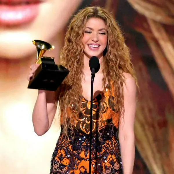 Shakira ganó Premio Grammy 2025 a mejor álbum pop latino con 'Las mujeres no lloran' y dedicó sentido mensaje a inmigrantes latinos.