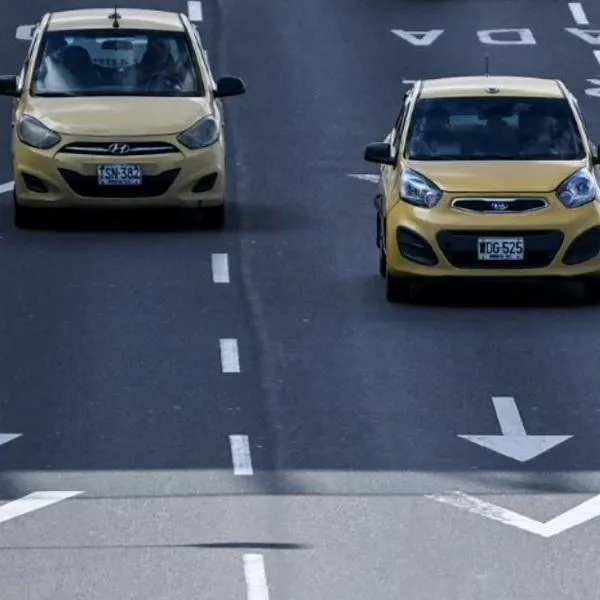 Cuánto vale la carrera mínima en taxi en Bogotá: unidad subió 22 pesos