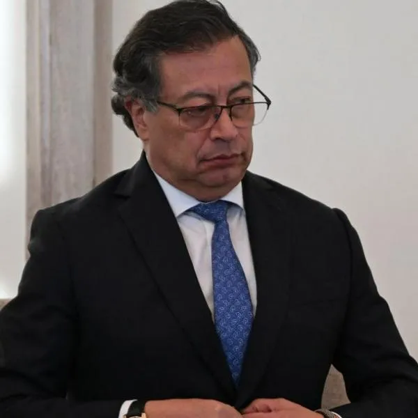 Iglesias en Colombia deberán pagar impuestos por estado de conmoción de Petro