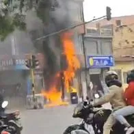 Incendio en Bogotá hoy: una fábrica de solventes quedó en llamas en avenida Boyacá con calle 43 sur y no se reportan heridos.