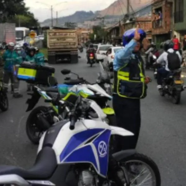 Dos motociclistas murieron en grave accidente con una volqueta en Medellín