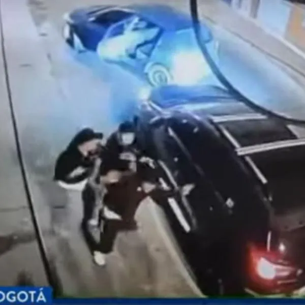 Ladrones de carros en Bogotá atacaron a joven y él contó cómo fue el atraco