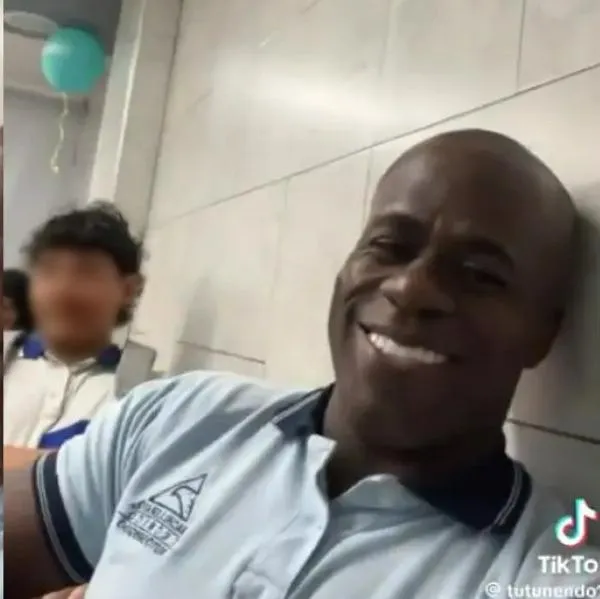 El exfutbolista Carmelo Valencia regresó al colegio para terminar su bachillerato este 2025 y armó desorden; hizo pasar pena a compañero.