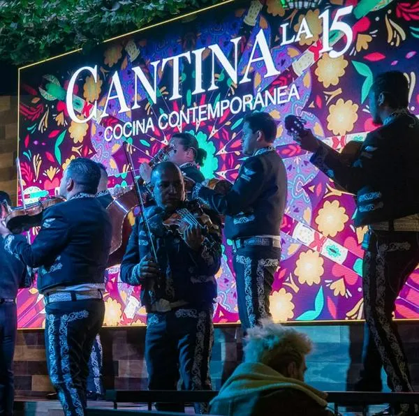 Cómo entrar a trabajar a Cantina La 15, gastrobar cachetoso en Bogotá con temática de Broadway. Hay ofertas de empleo y buenos puestos. 