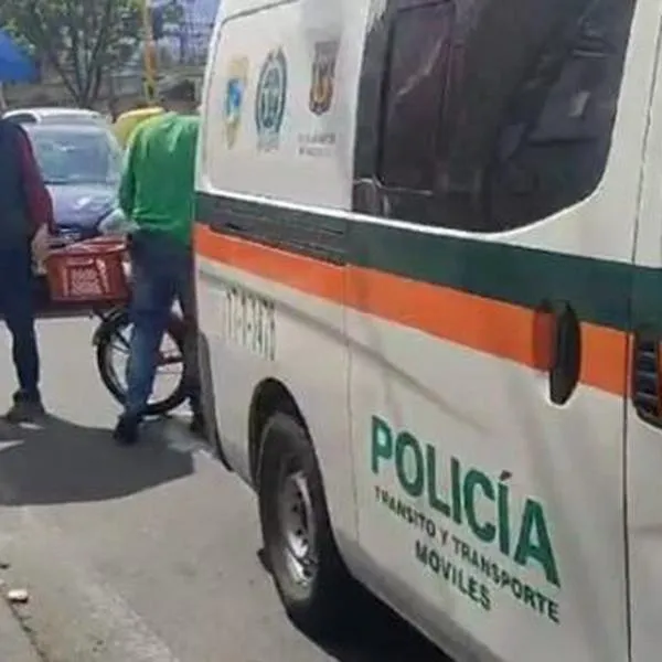 Tragedia en Bogotá: patrulla de la Policía arrolló a mujer que salió a mercar y la mató. Testigos dicen que el conductor la quiso atropellar.