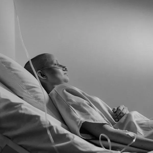 Mujer omitió dolor en su espalda y terminó siendo cáncer