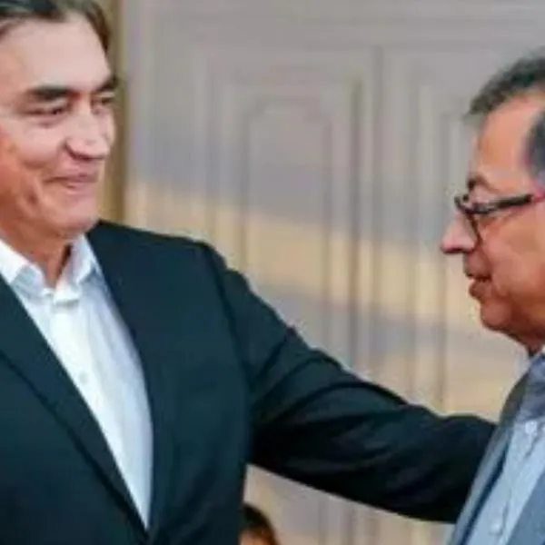 Gustavo Bolívar le expresó su amor a Gustavo Petro en consejo de ministros 