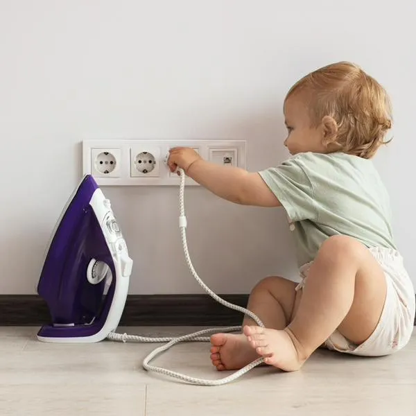 Niño de 2 años murió electrocutado mientras jugaba con un cable en su casa