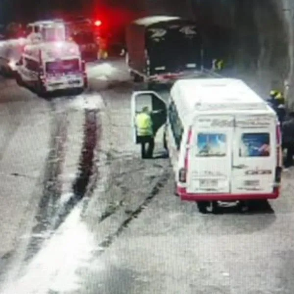 Accidente en vía al Llano provoca cierre total por choque múltiple