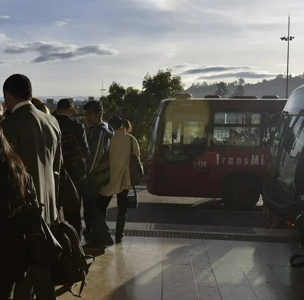 Protesta en Transmilenio hoy Día sin carro bloquea el Portal Américas y estaciones