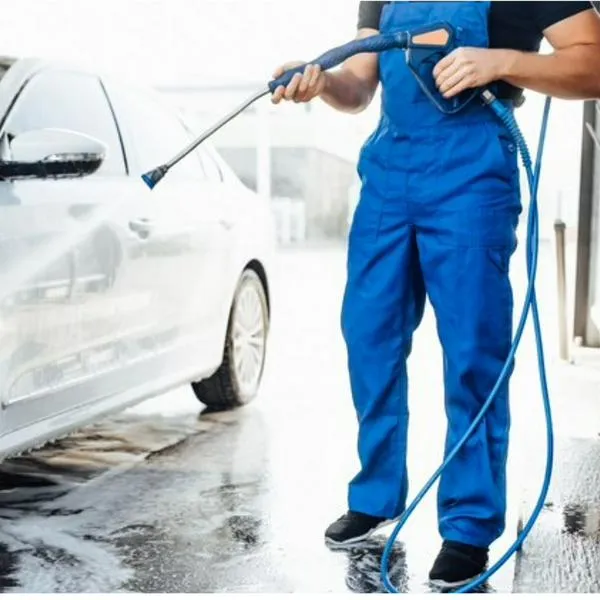¿Cuánto gana una persona lavando carros en Bogotá? Hay diferentes salarios, revise