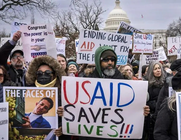 Protestan contra los 'inaceptables' decretos de Trump