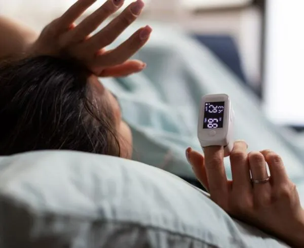 Alerta por brote de fiebre tifoidea en Medellín: qué es y síntomas